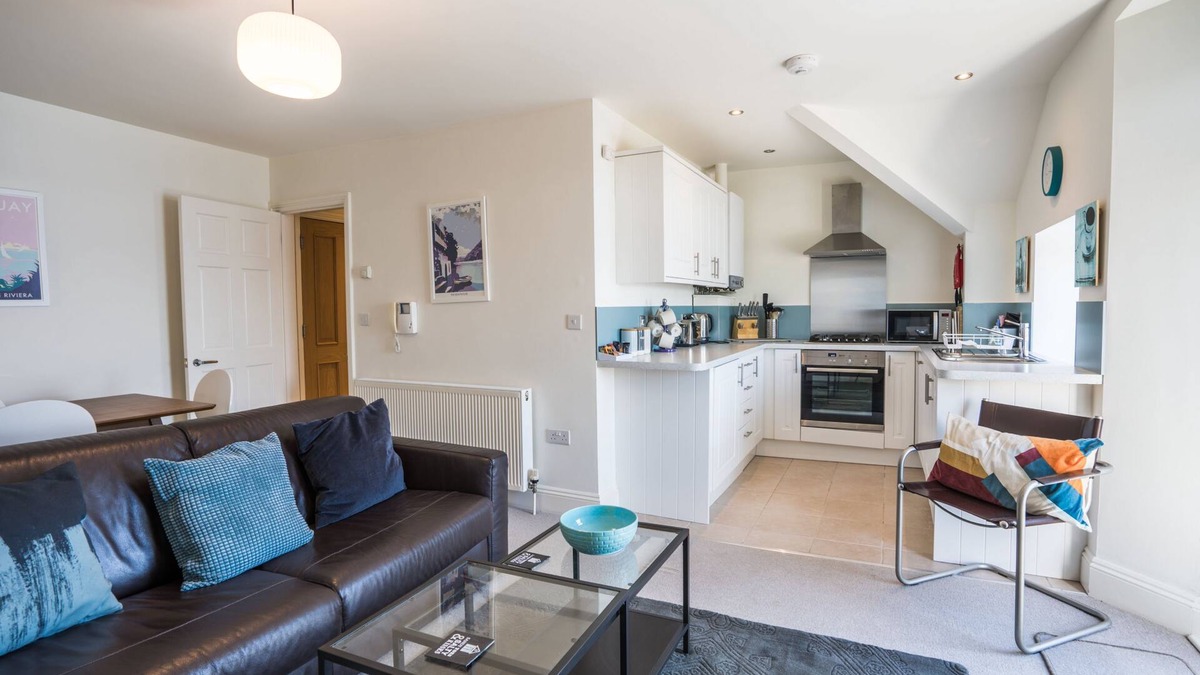 Torquay City Centre Cottage | 2 Astor House one bed with sea views from all windows