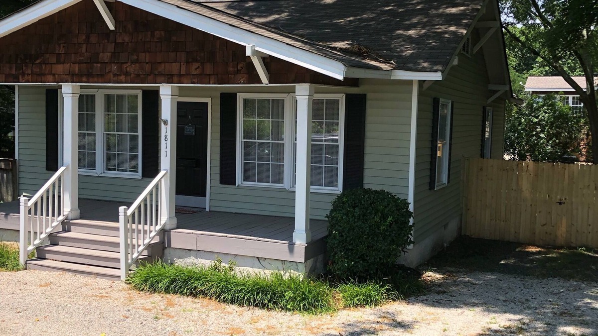 Oakhurst House | 2 BD/2 BA