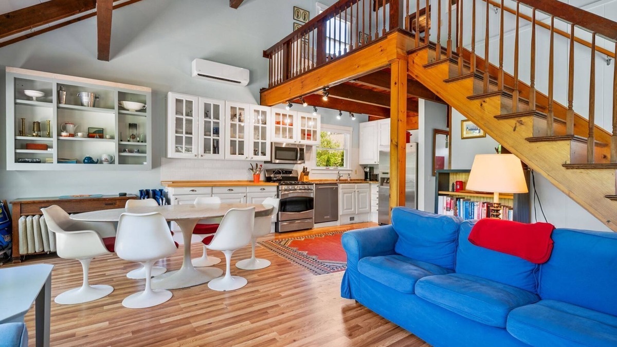Harwich Port Cottage | 2 bd, 2bth dog-friendly cottage on conservation land