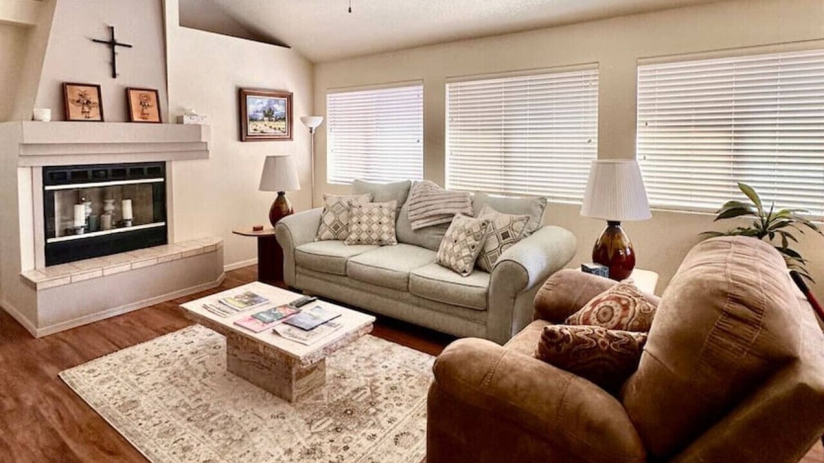 Mesilla Park House | 2 bd/2bth near NMSU and Memorial Medical Center