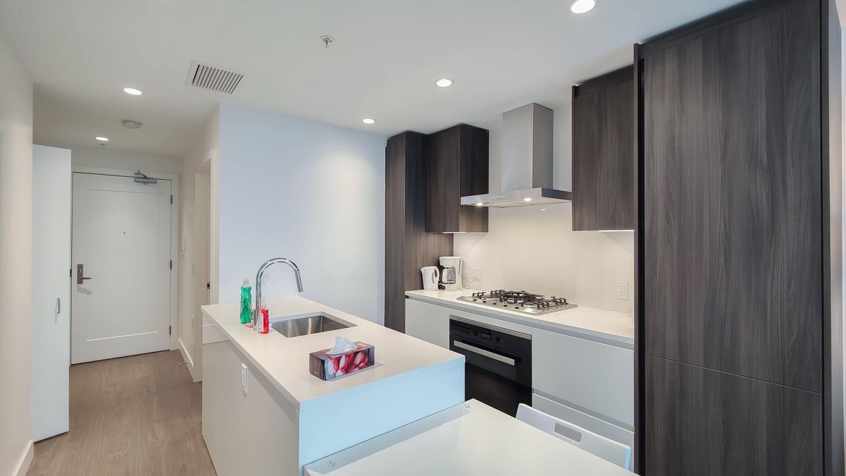 Richmond City Centre Condo | 2-BDR&1-Bath | 550 sq.ft | AC | Next to Skytrain
