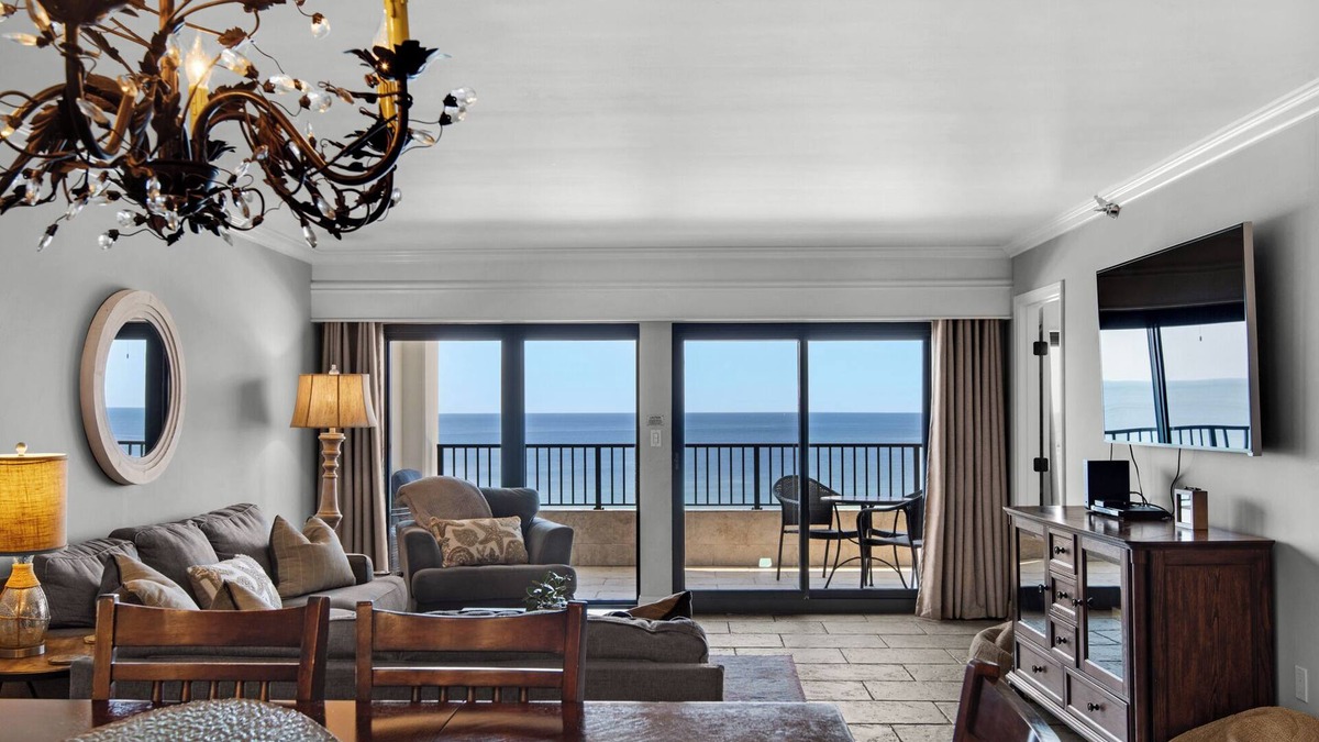 Destin Condo | 2-bdr 2-bth condo with phenomenal views of the Gulf with Beach Service Included