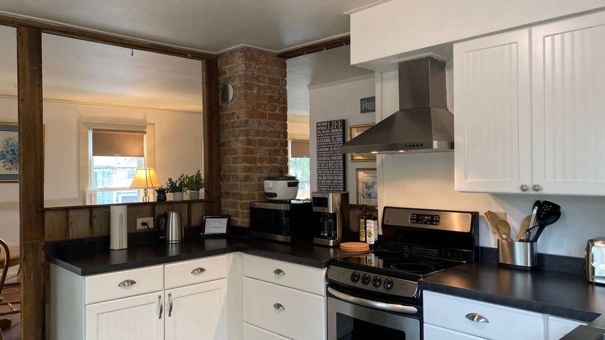 Williamstown Apartment | 2-Bdr Apt In Town, By the Water