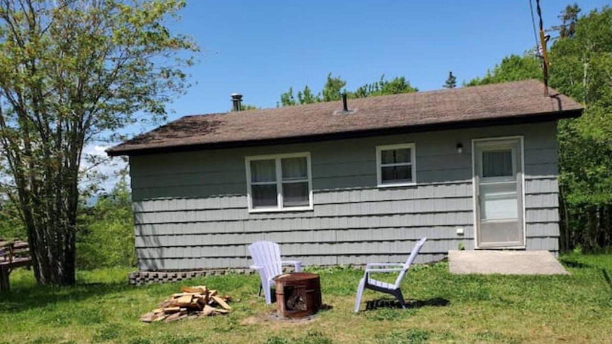 West Bay Cabin | 2 BDR cabin on the Bras d'or lake. 420 Friendly (3 of 5)