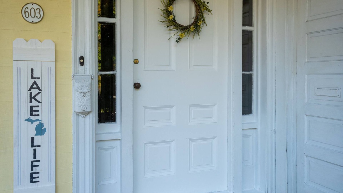 Saint Joseph House | 2 bdr historic house located one block/walking distance to downtown St. Joe!