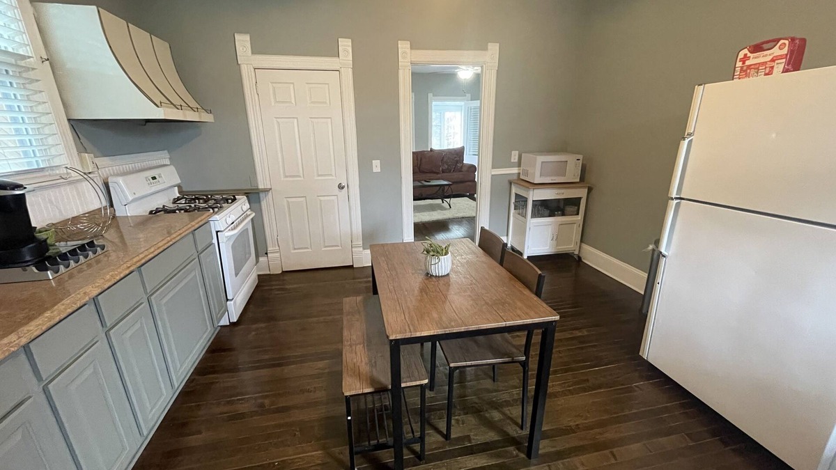 Algonquin Apartment | 2 Bdr in the Heart of Algonquin