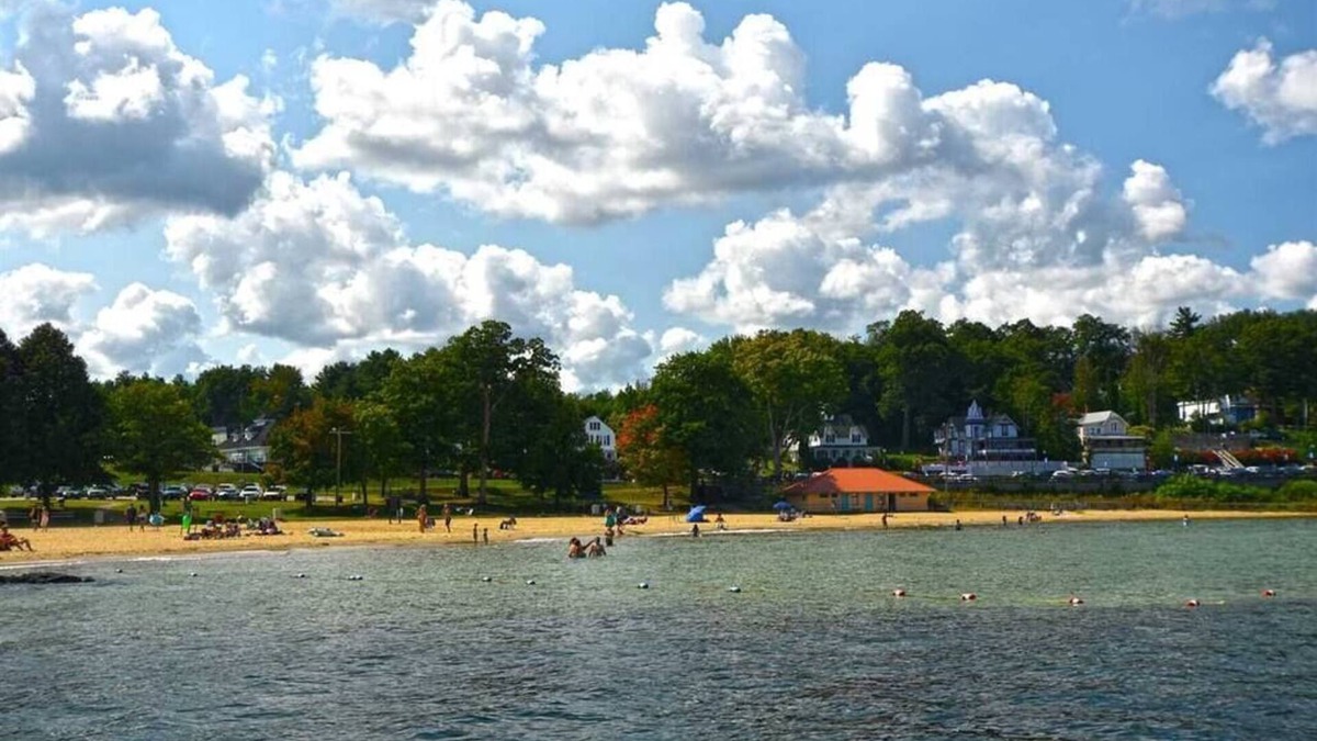 Weirs Beach Apartment | 2 Bdrm Condo walking distance to Weirs Beach and much more!