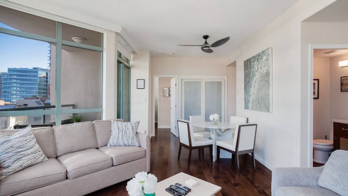 Downtown Vancouver Condo | 2 Bdrm Condo With Views of the Ocean