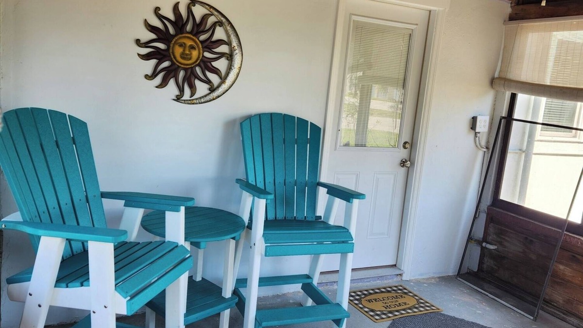 Allandale House | 2-bdrm home 2.8 miles to beach and 9 miles to speedway-Trailer parking available