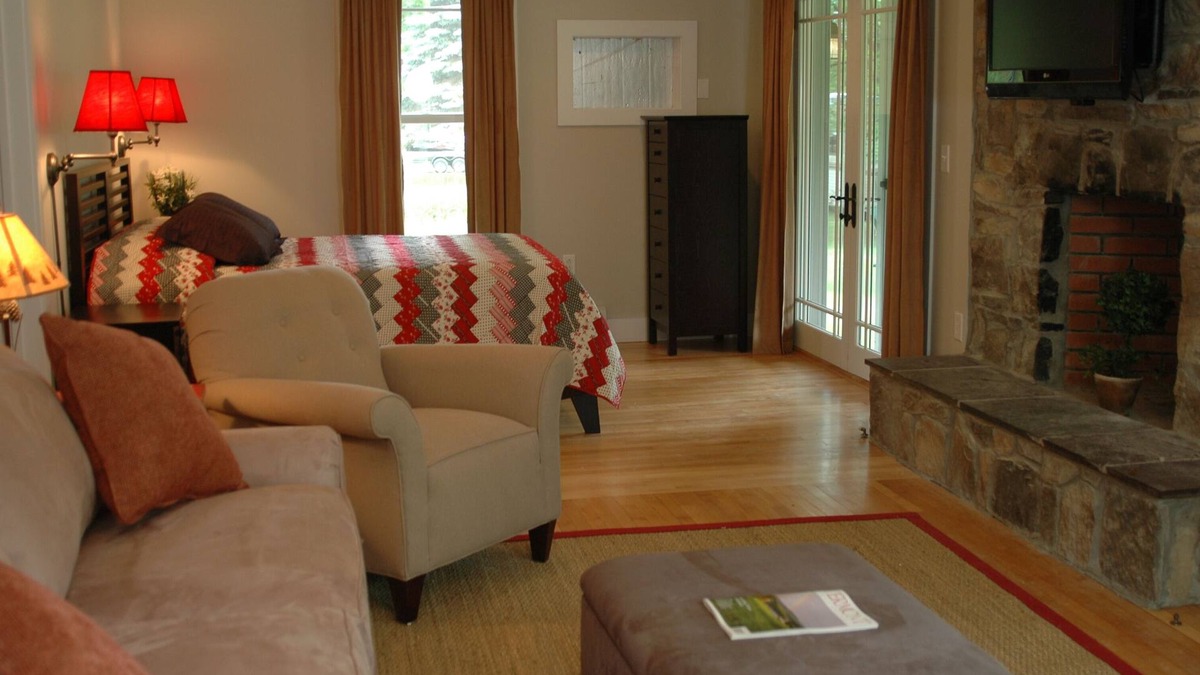 Salisbury Other | 2 Bdrm on Lake Dunmore, linens, Views, Beach, Marina, Pub, Store. Pet friendly