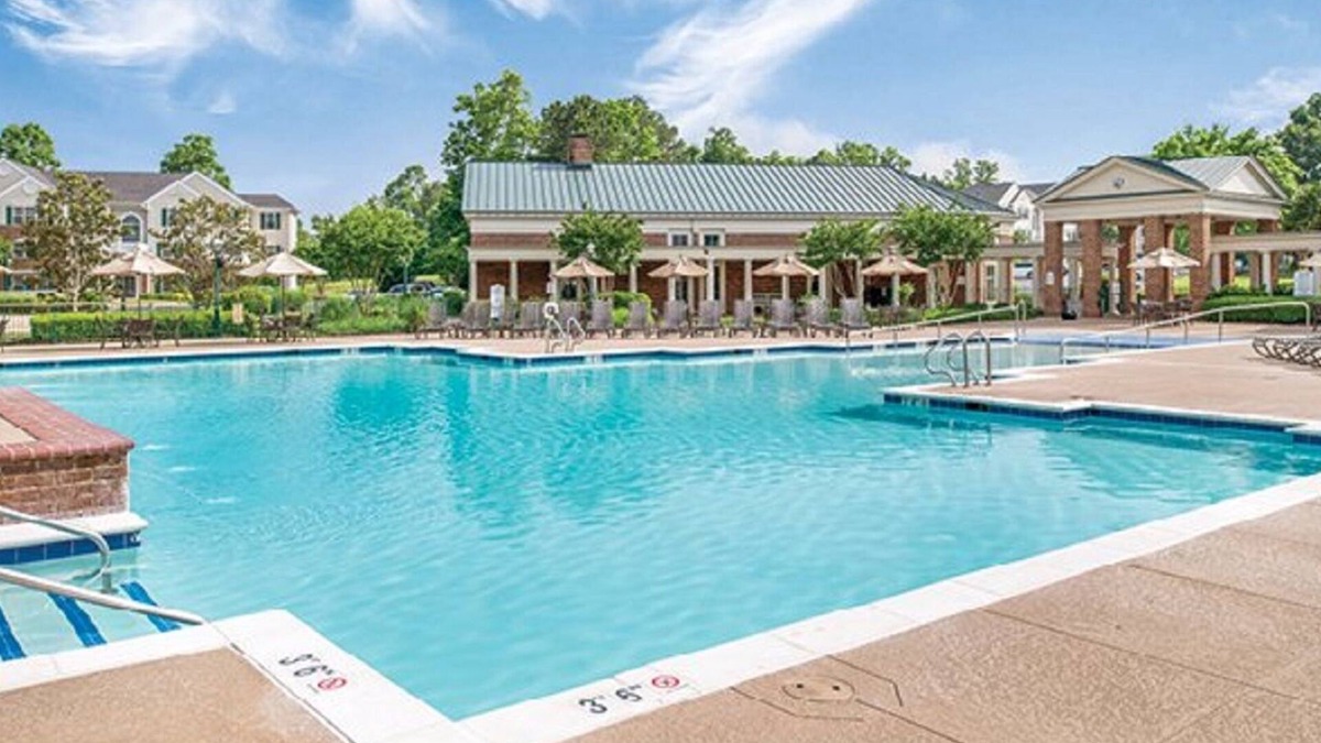 Berkeley Condo | 2 BDRM~SLEEPS 6~ POOLS, HIKING, CLOSE TO PARKS, INDOOR/OUTDOOR POOLS & MORE