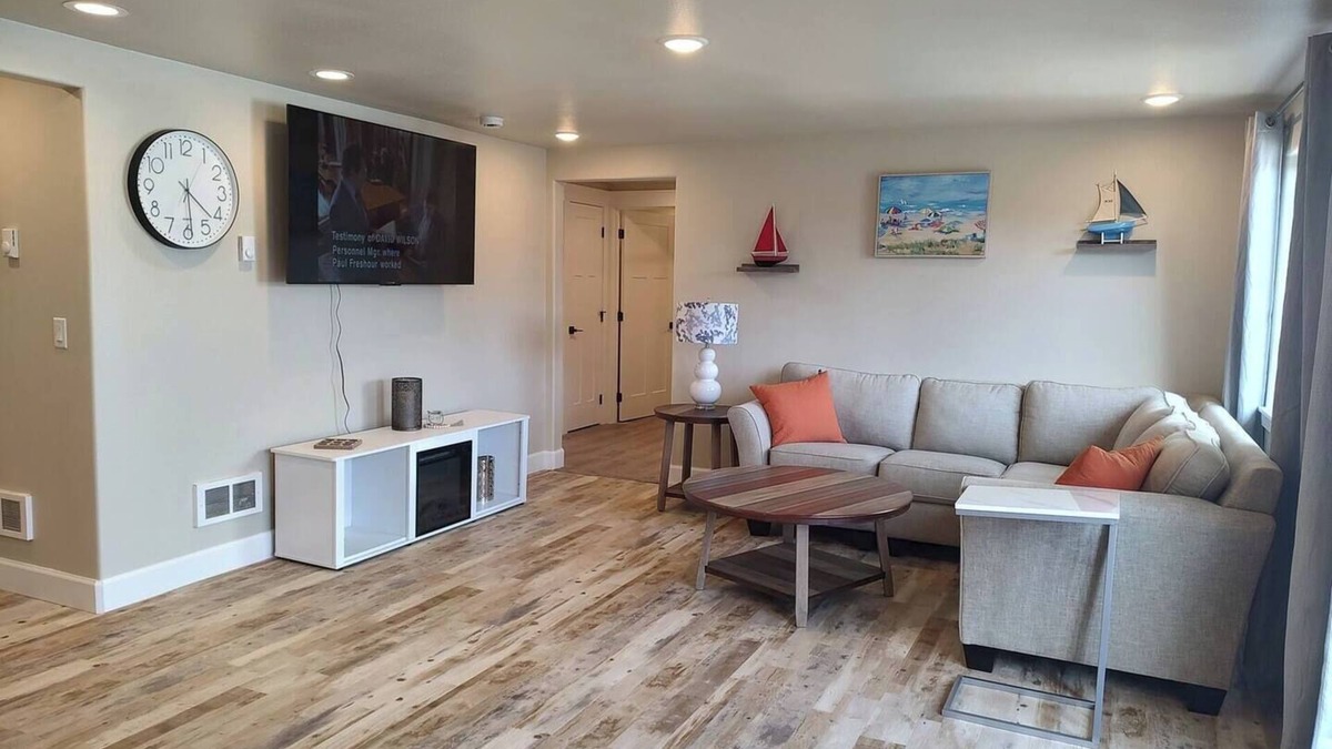 Florence Condo | 2 bdrm Walking distance to all