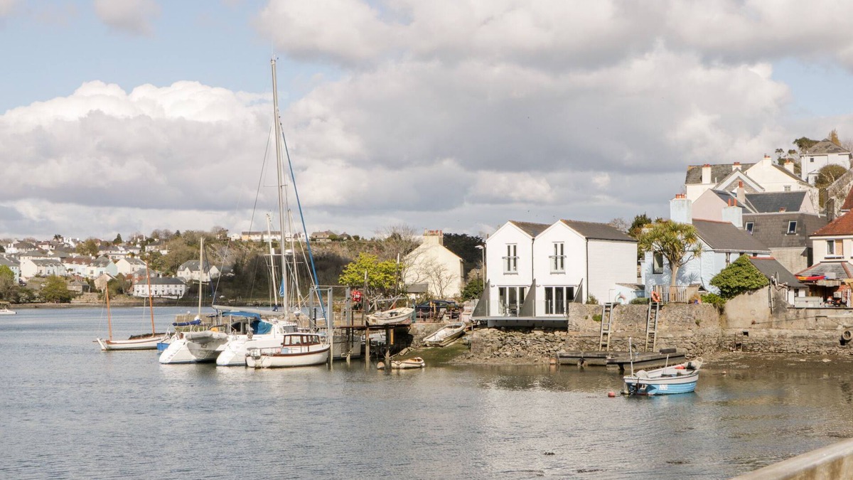 Turnchapel Cottage | 2 BEACH COTTAGE, pet friendly, character holiday cottage in Hooe