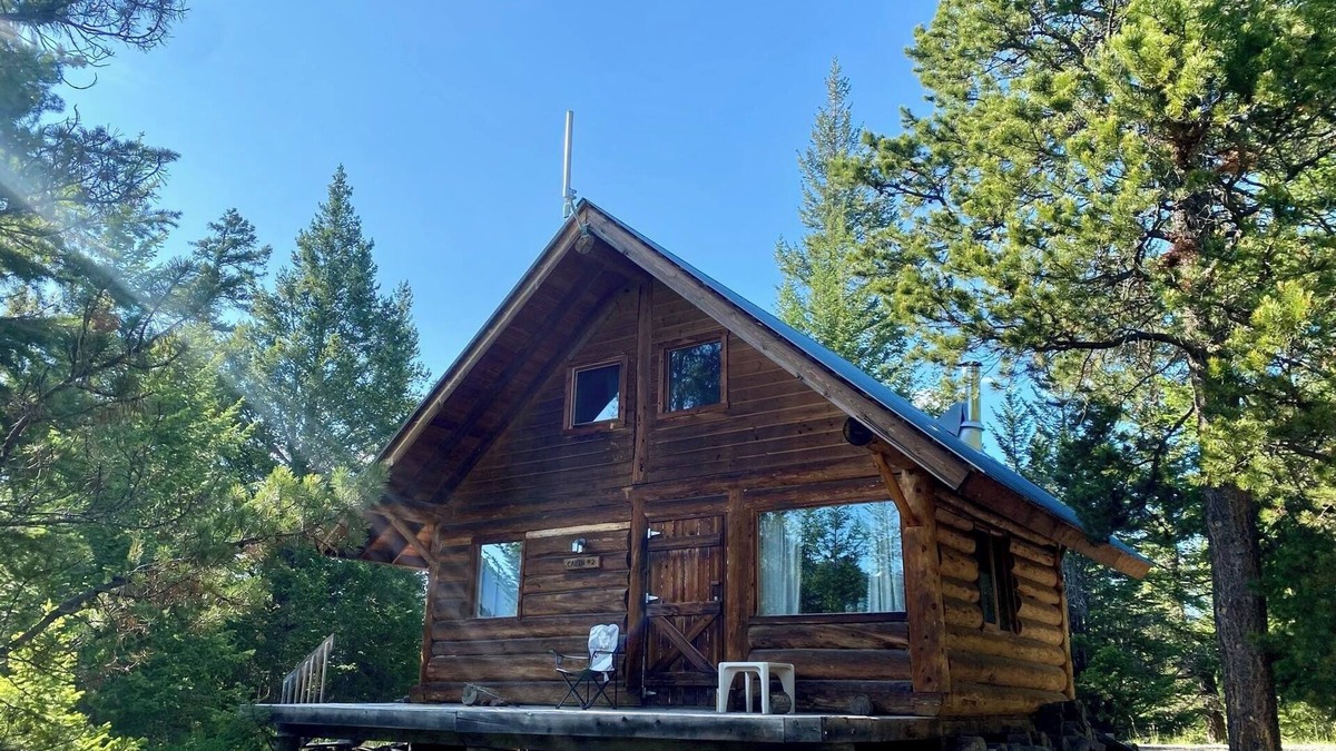Tatlayoko Lake Cabin | #2 Beautiful modern log cabin in Tatlayoko Valley with an amazing view.