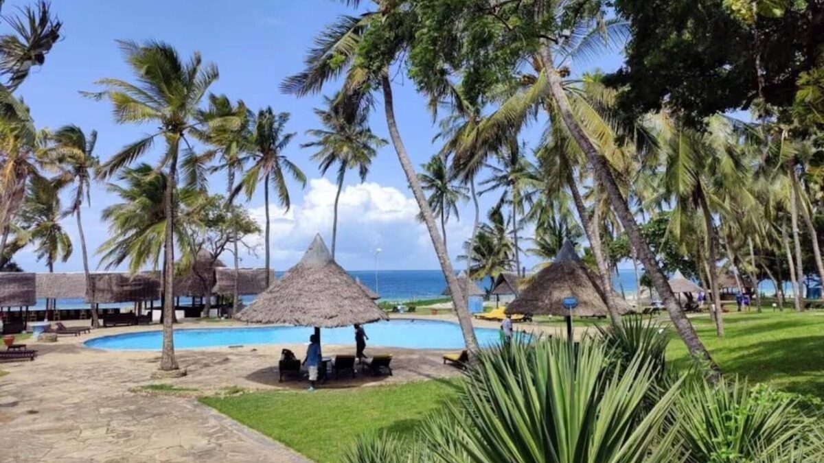 Nyali House | 2 Beautifully Furnished Suites w/Access to Spa, Pools, and Private Beach