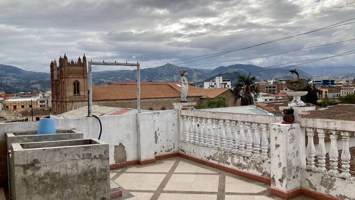 Chimborazo Province Apartment | 2 Bed 1 Bath - Apartment All Services