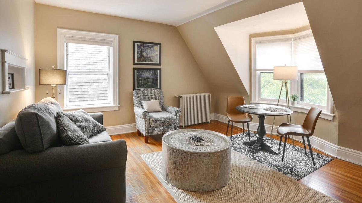 Albright Apartment | 2 Bed/1 Bath Apartment, Fully Stocked Kitchen, Spacious, Premium City Location