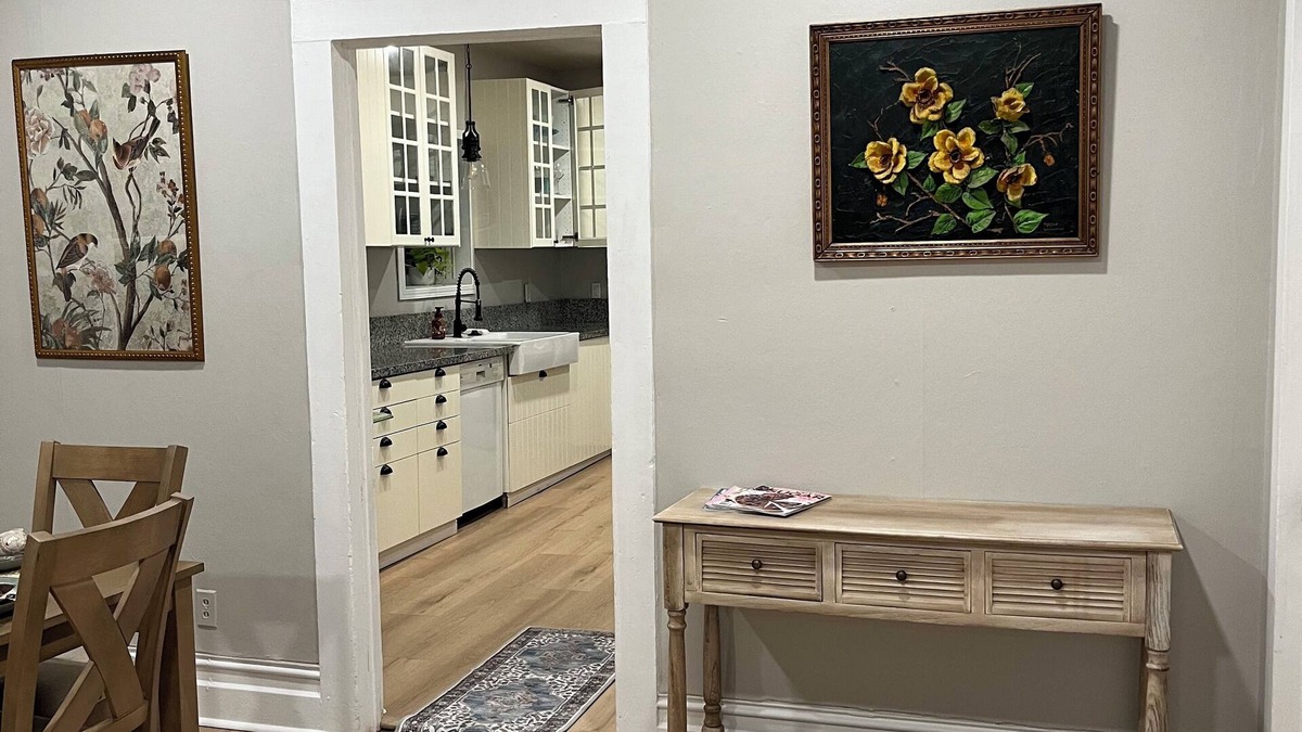 Auburn House | 2 bed 1 bath cottage in downtown Auburn- fenced yard, WiFi and AC. Dog friendly