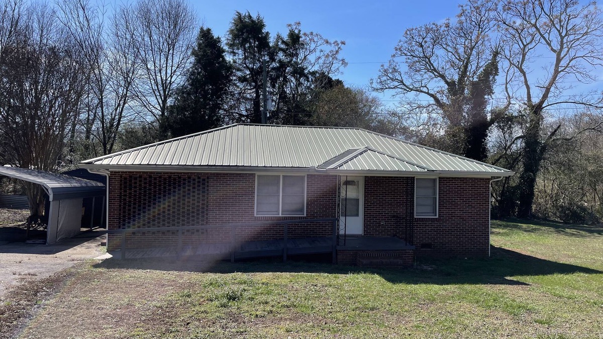 Nicholson Cottage | 2 Bed 1 Bath Cottage, Full Kitchen, 20 min to Athens or Commerce