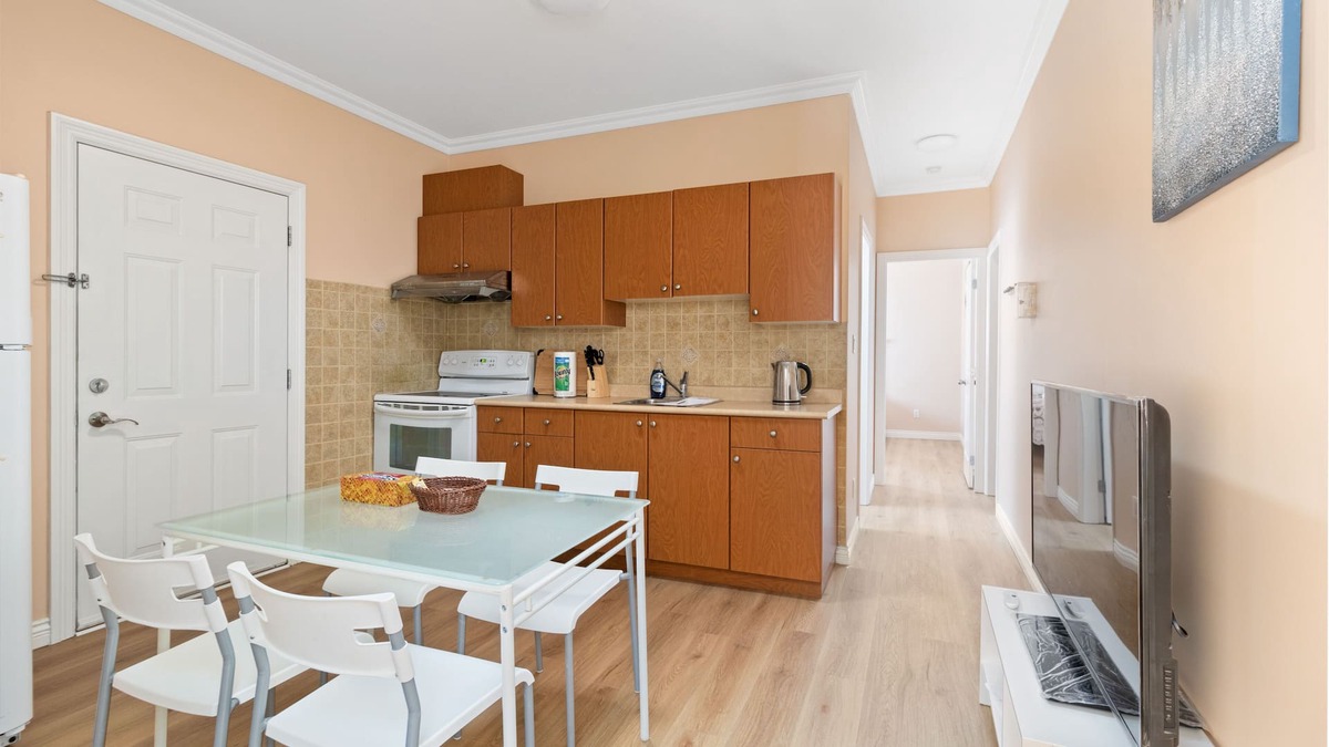 Seafair House | 2 bed 1 bath cozy suite