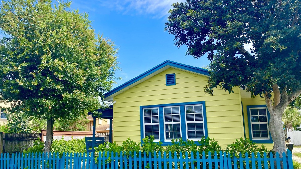Mango Groves Cottage | 2 Bed/1 Bath Historic Cottage Near the Beach w/Pool-Bikes-WiFi-Cute & Cozy!