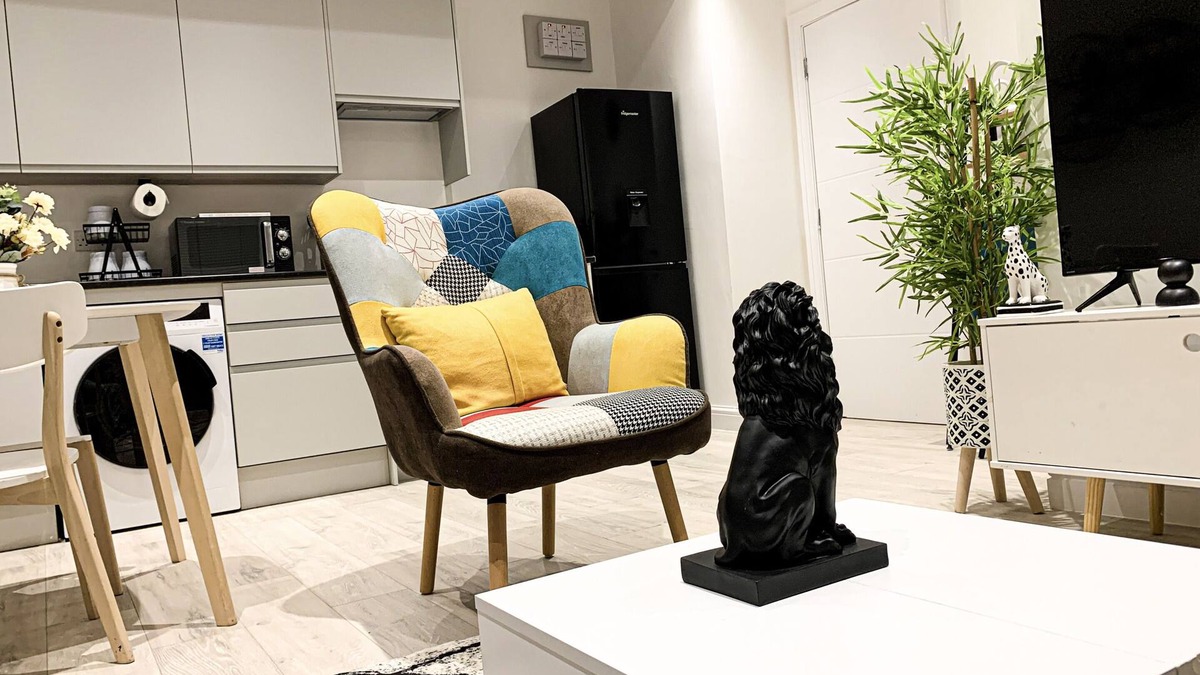 West Hendon Apartment | 2 Bed 1 Bath Luxury Stay Apartment for family