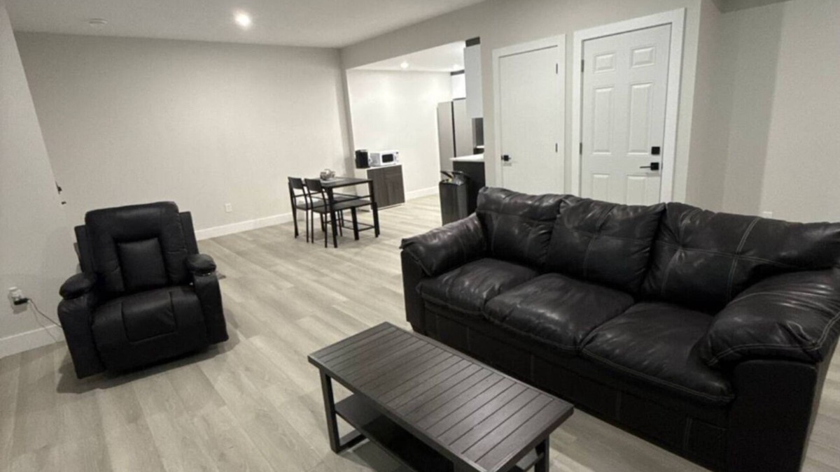 Grande Prairie Condo | 2 Bed 1 Bath pet friendly duplex in amazing location 2 min walk to school/park