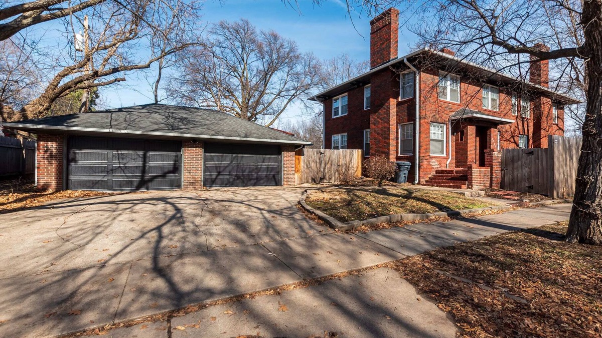 College Hill House | 2 Bed 1 Bath Property in College Hill with Garage!