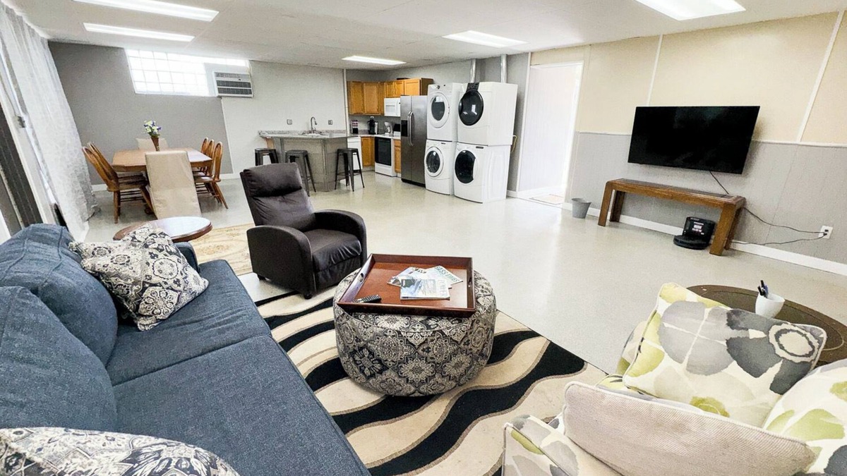 Anchor Bay Harbor Apartment | 2 Bed, 1 Bath Ranch Style, Ground Floor Unit, Sleeps 6, Newly Renovated!