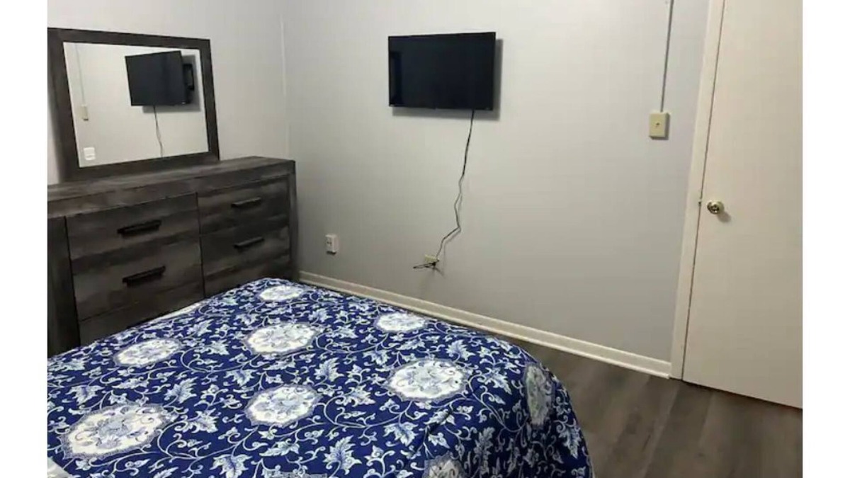 Posen Apartment | 2 Bed 1 Bath Rental balcony Close to Ingalls Hospital