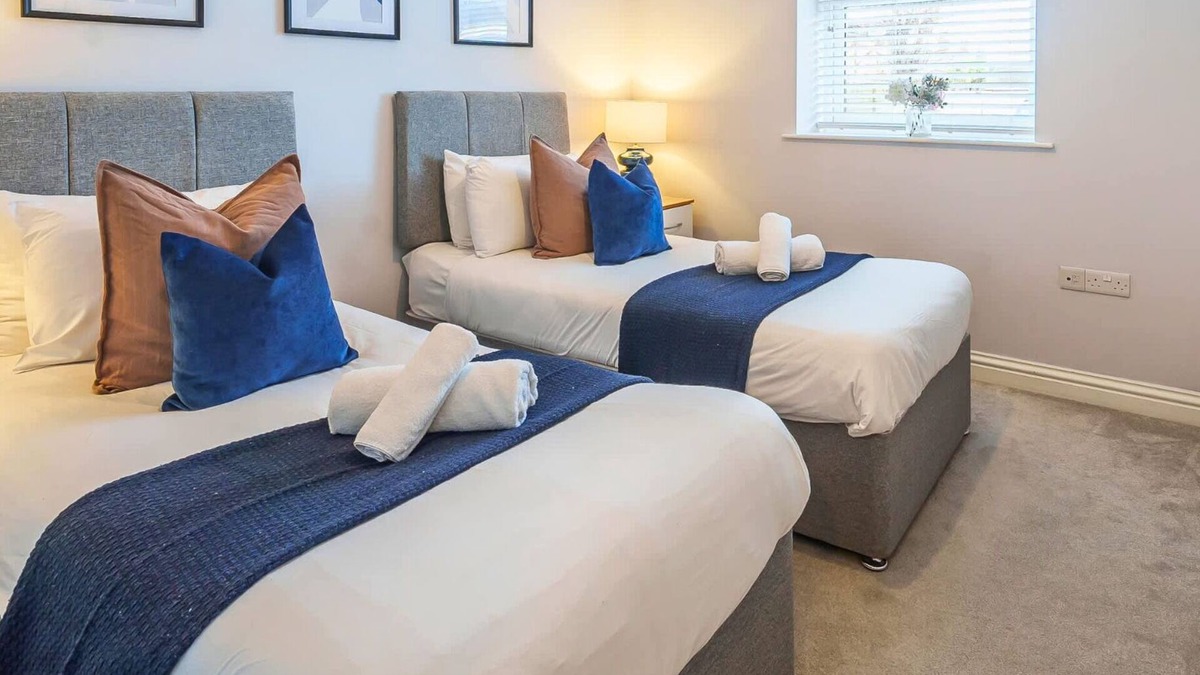 Basingstoke Apartment | 2 Bed 1 Bath Town Center Apt, FREE PARKING
