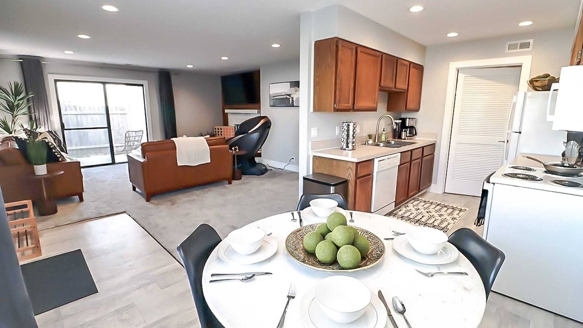 Lincoln House | 2 Bed,1Bath Massage Chair 5 Guests - South Lincoln