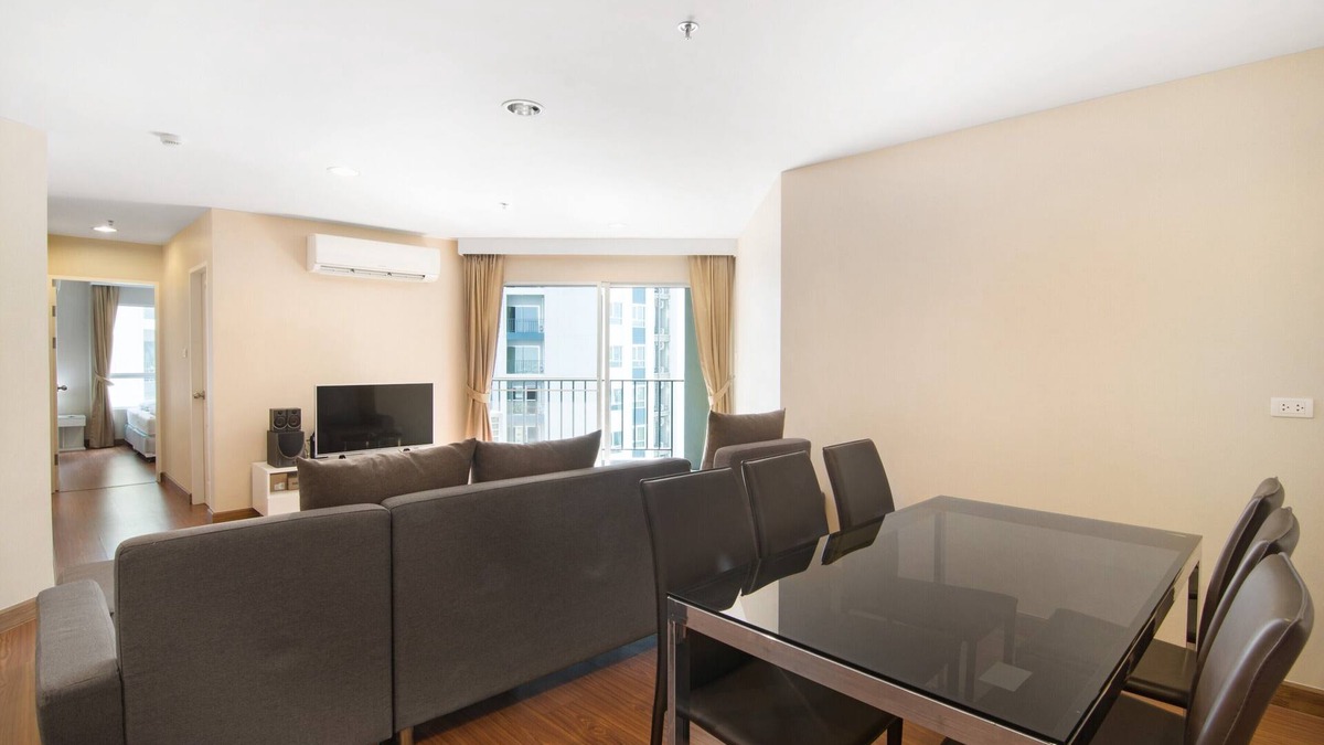 Ratchadaphisek Apartment | 2 Bed/2 Bath Apartment/Biggest Pool/WiFi