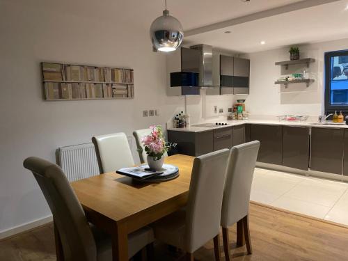 Guildford Apartment | 2 Bed, 2 Bath Apartment in Guildford Town Centre with Parking!