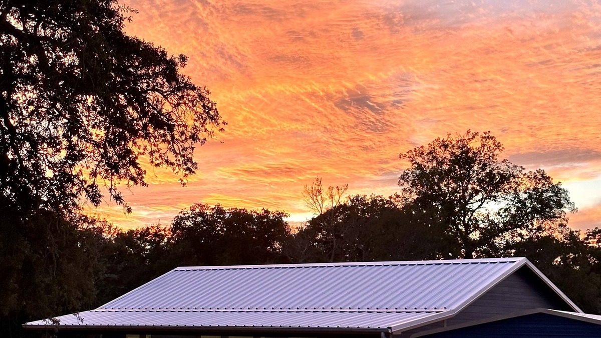 Caldwell Cabin | 2 bed, 2 bath cabin located in the country just west of College Station.