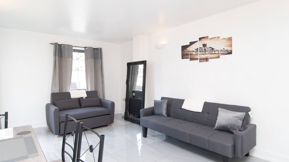 Everton Apartment | 2 bed 2 bath city centre sleep 7