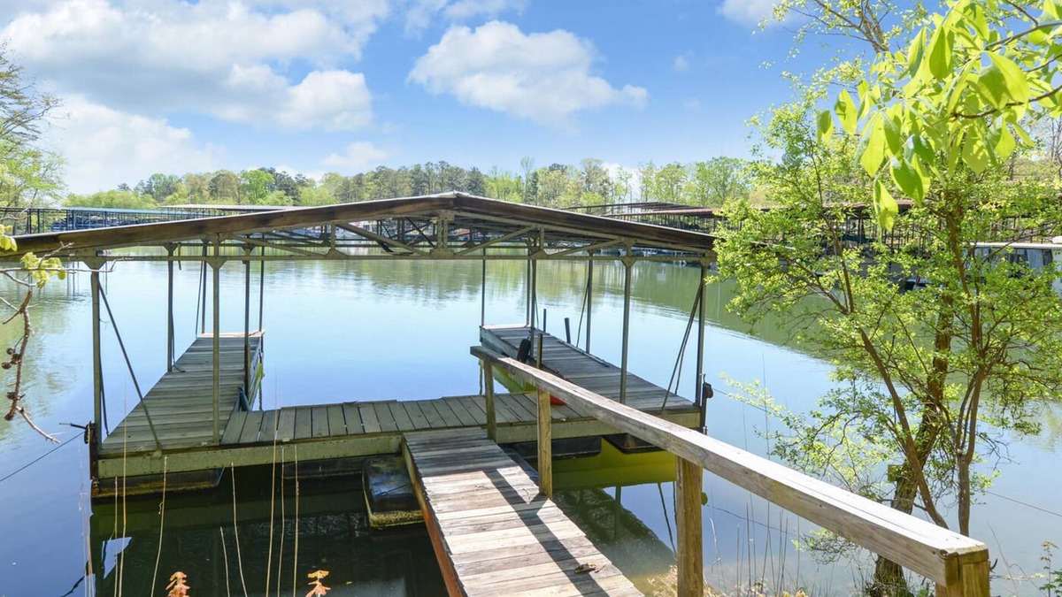 Gainesville Condo | 2 bed 2 bath condo on Lake Lanier-