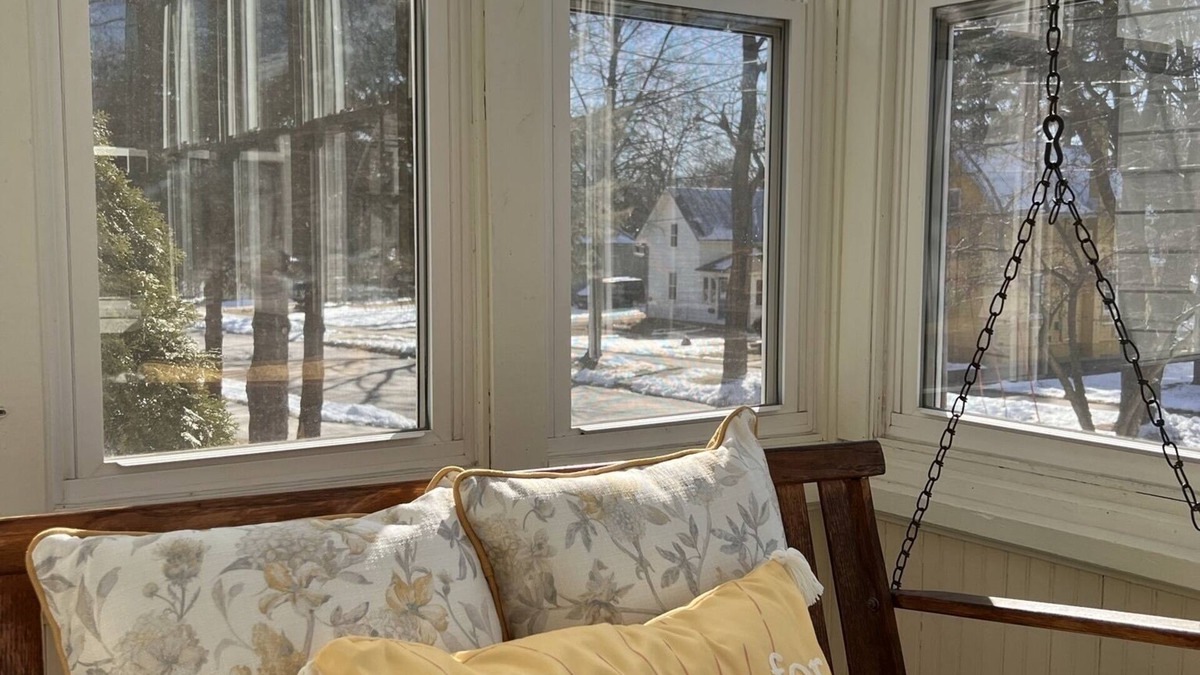 Baraboo House | 2 Bed, 2 Bath Cozy Home Across from Zoo in the heart of Baraboo.