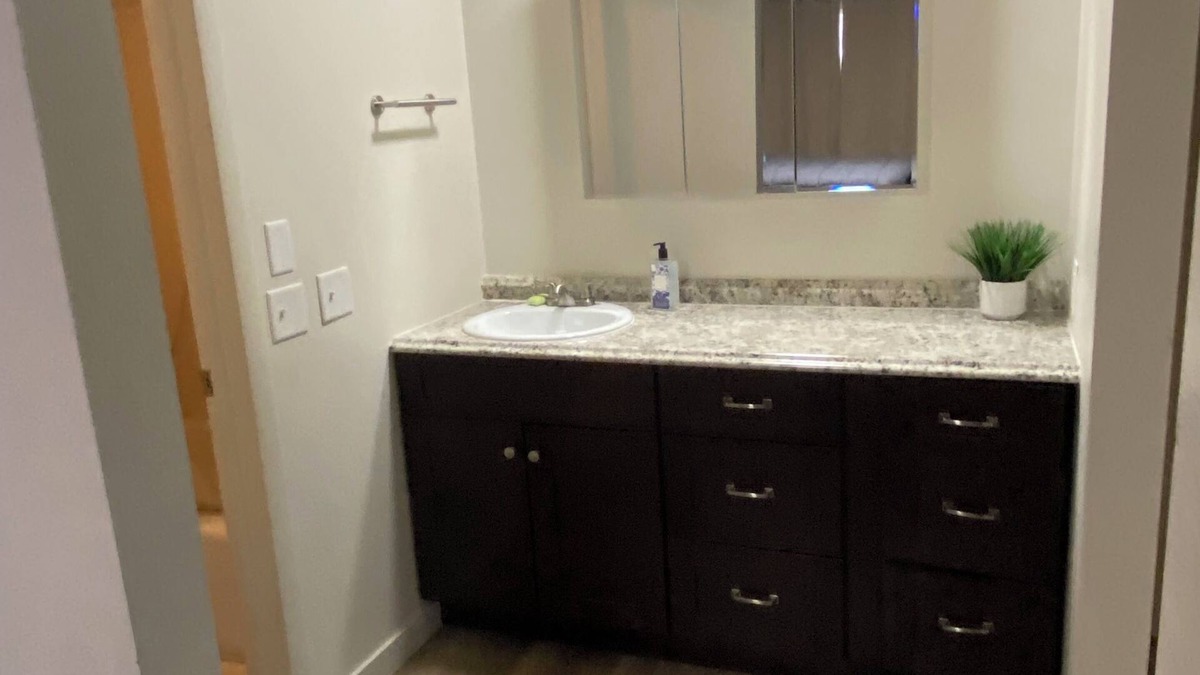 Green River Apartment | 2-bed 2-bath family friendly apt in lovely Green River will sleep 7.