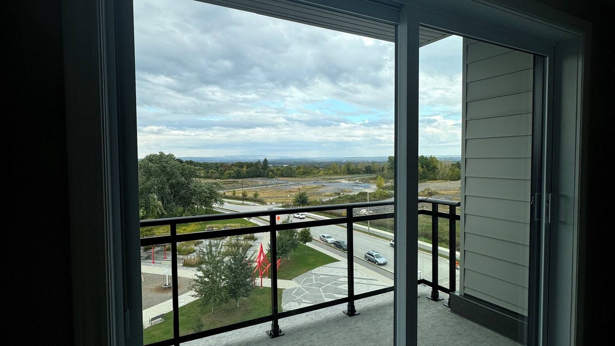 Ottawa Division Condo | 2 bed 2 bath Furnished Monthly Rental