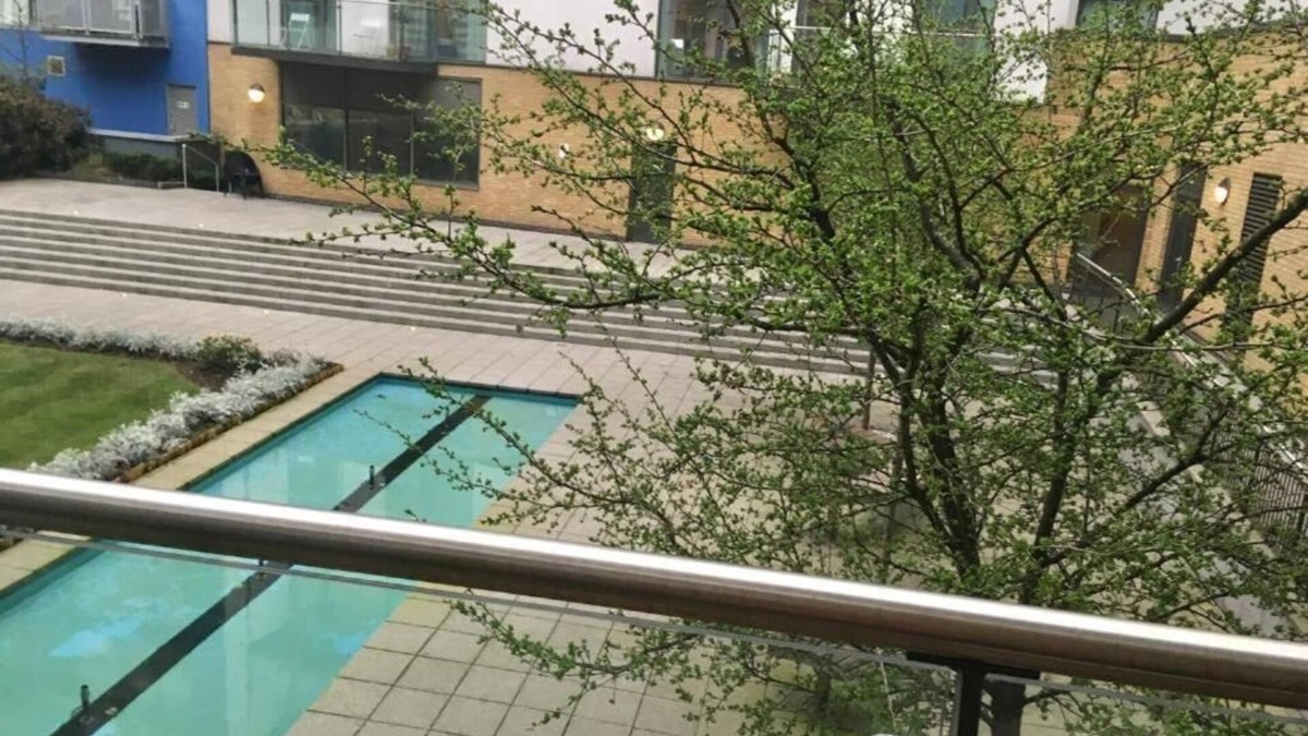 Greenwich West Apartment | 2-bed 2-bath Greenwich Apartment with balcony & lift