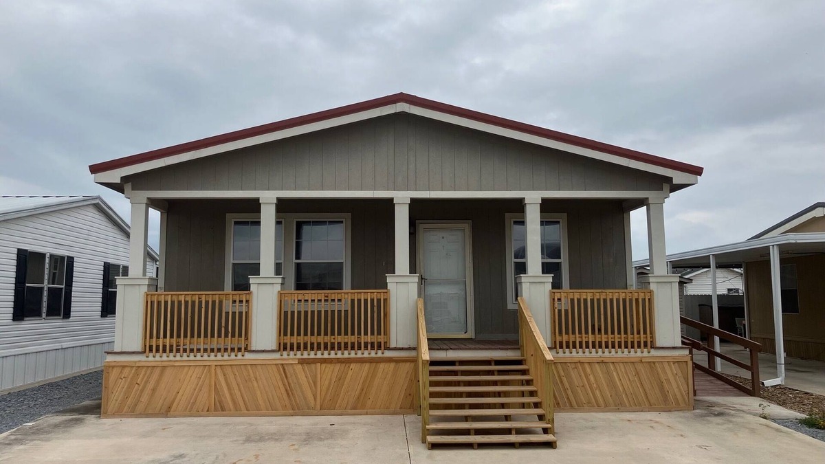Mission House | 2 bed 2 bath house in an active Senior community