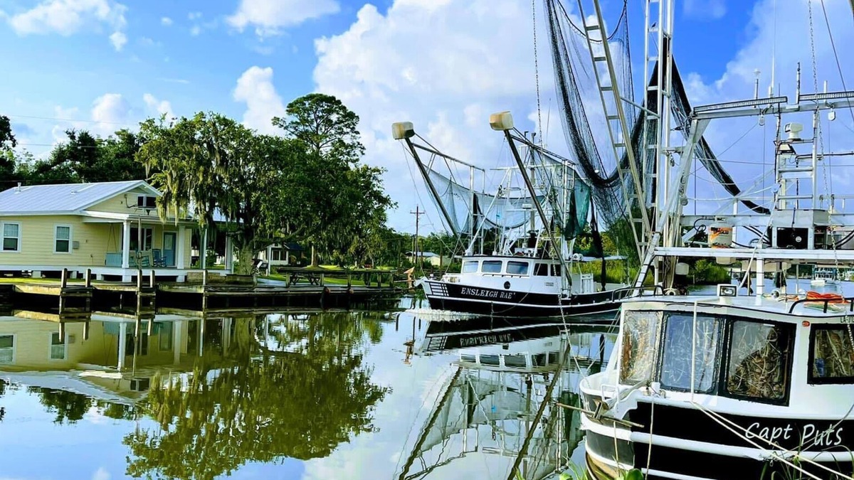 Montegut House | 2 BED, 2 BATH LUXURY WATERFRONT W/LAUNCH NEAR COCODRIE/POINTE AUX CHEIN/HOUMA