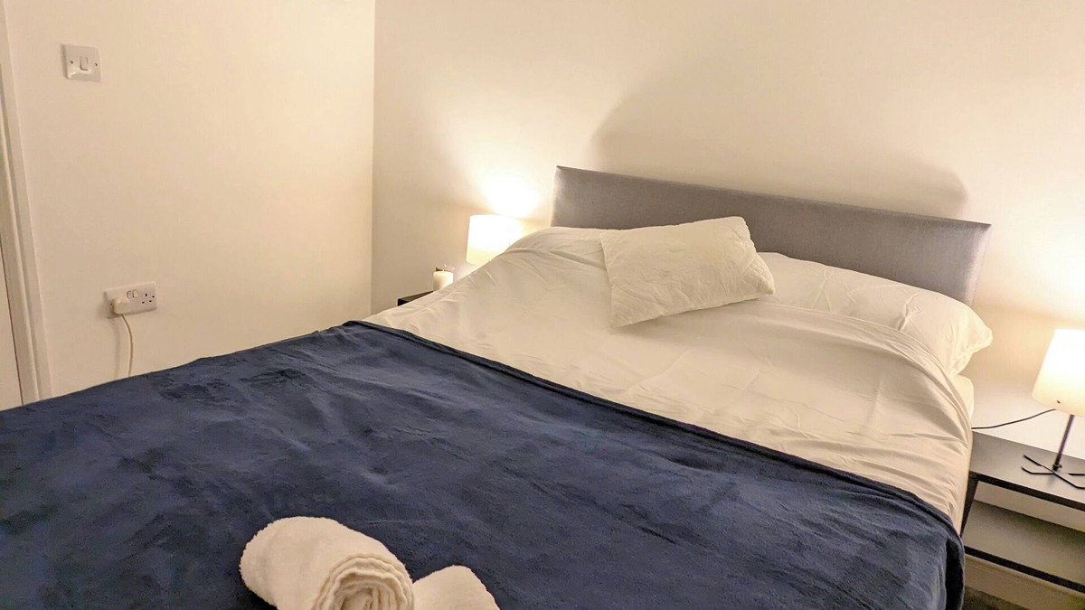 Colchester House | 2 bed 2 bath maisonette in Colchester with Parking and Wi-Fi