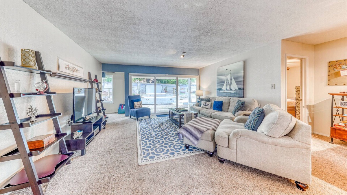 Benbrook House | 2 Bed ,2 bath private home with hotub & fire pit FortWorth,TCU,Stockyards,Rodeo