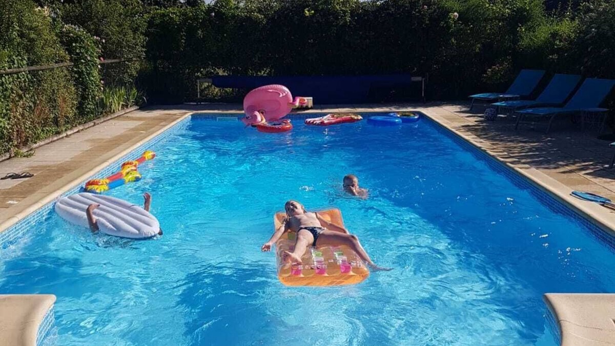Saint-Vivien House | 2 bed/2 bath (sleeps 4+) wifi pool 10% 14 night discount