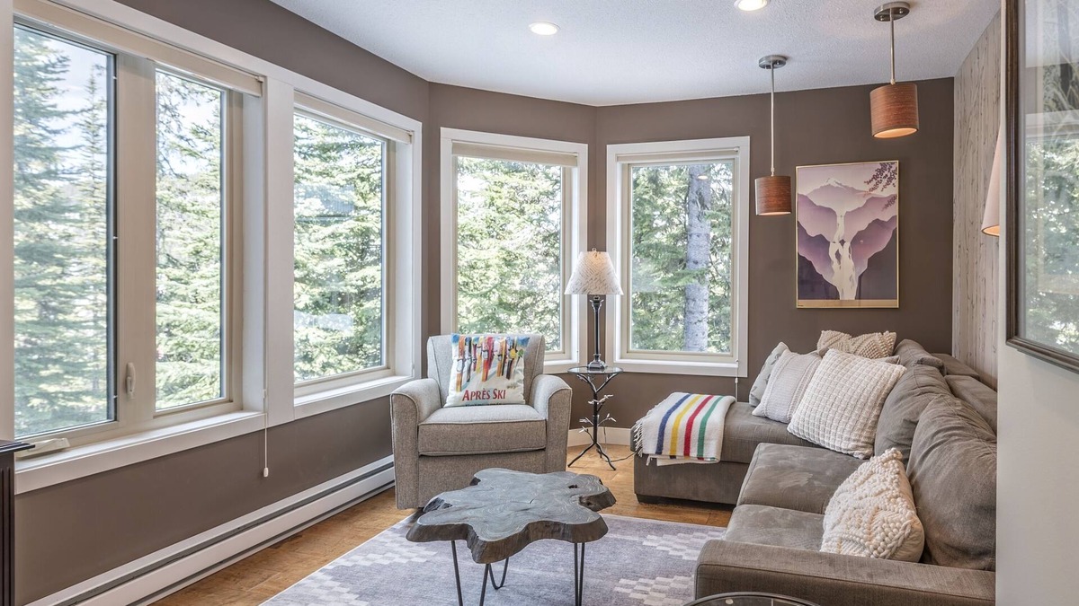 Silver Star Mountain Apartment | 2 Bed/2 Bath Suite On Skiway - Hot Tub, Laundry, Storage Room, Heated Floors!