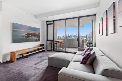 Port Melbourne Apartment | 2-Bed, 500m From The Beach with Pool, Gym & Sauna