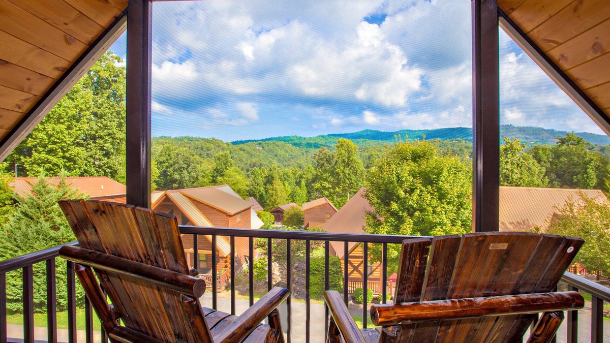 White Oak Lodge Cabin | 2 bed and 2 bath log Cabin located in the highly sought after White Oak Resort