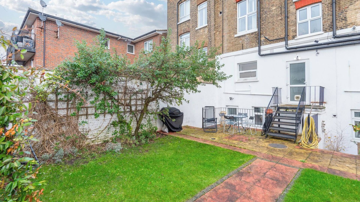 Coppetts Apartment | 2-Bed Apartment Steps from Muswell Hill